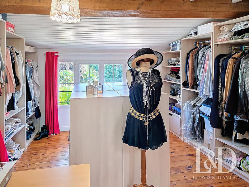 Maison - 376 m² - 15 pièces