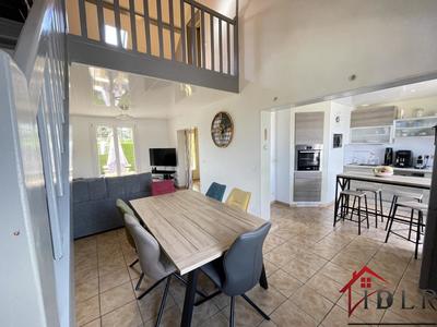 Maison - 111 m² - 7 pièces