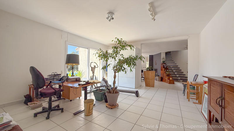 Maison - 285 m² - 8 pièces