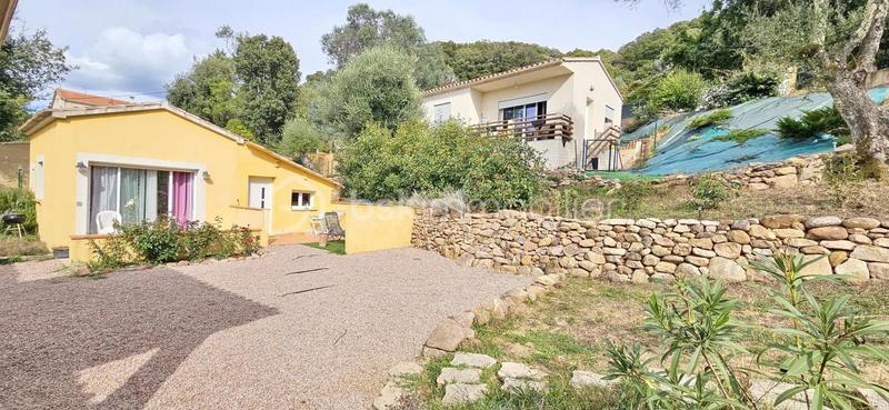 Maison - 246 m² - 9 pièces