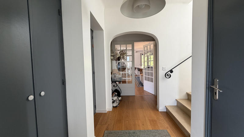 Maison - 228 m² - 7 pièces