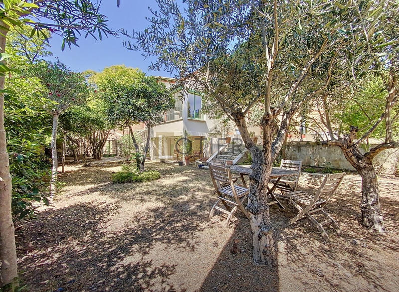 Maison - 207 m² - 8 pièces