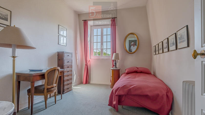 Maison - 430 m² - 12 pièces