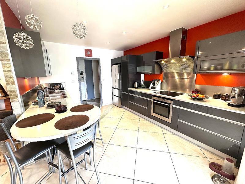 Maison - 319 m² - 15 pièces