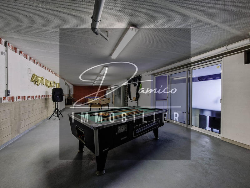 Maison - 214 m² - 10 pièces