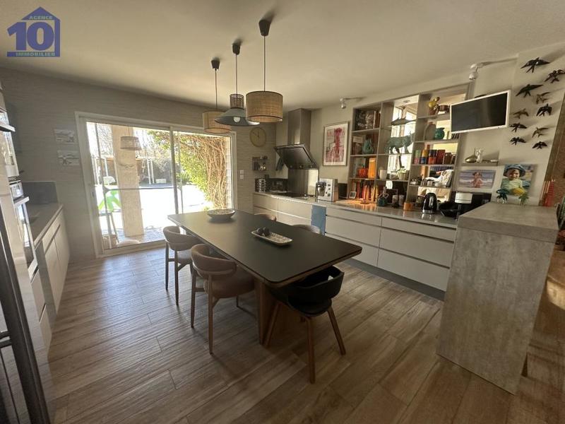 Maison - 185 m² - 6 pièces