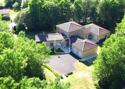 Maison - 260 m² - 15 pièces