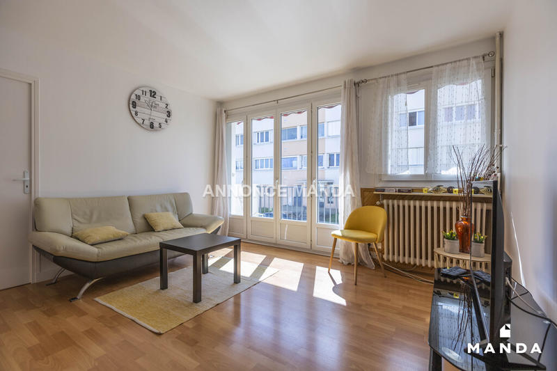 Chambre - 9 m² - 4 pièces