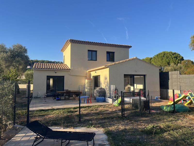 Maison - 105 m² - 4 pièces