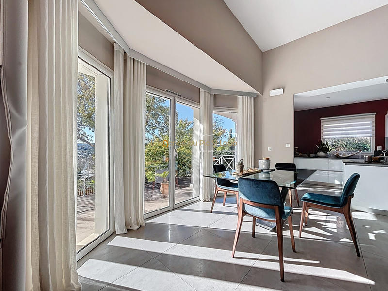 Villa - 180 m² - 6 pièces