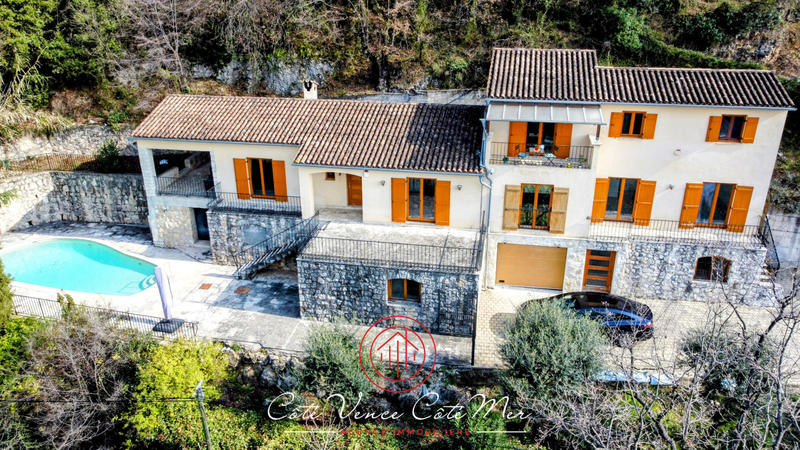 Maison - 257 m² - 9 pièces