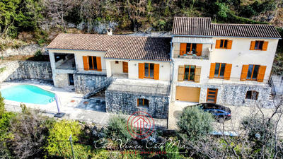 Maison - 257 m² - 9 pièces