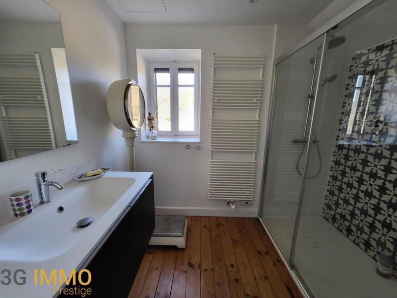 Maison - 225 m² - 10 pièces