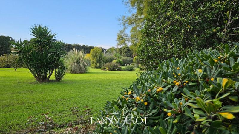 Maison - 220 m² - 6 pièces