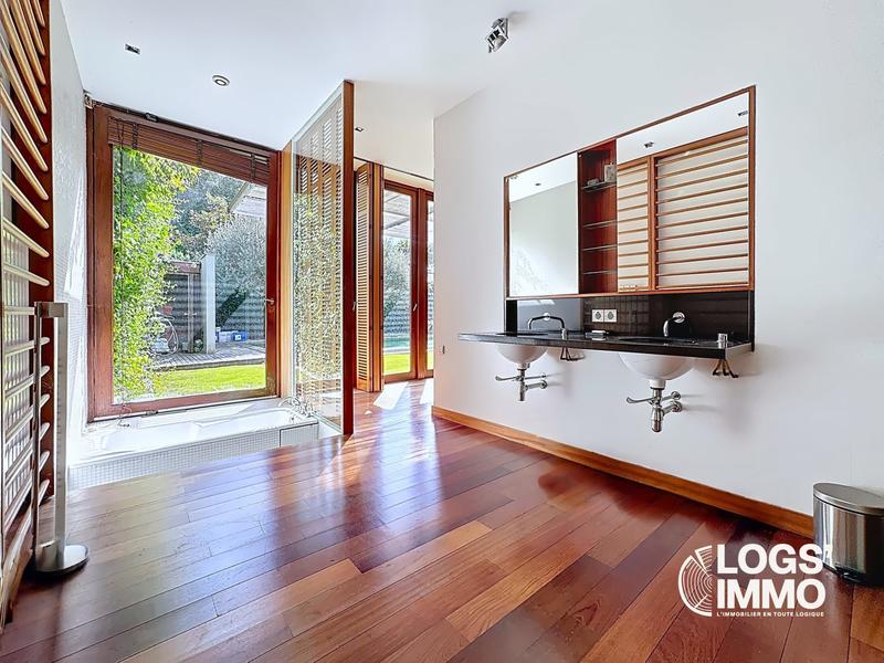 Maison contemporaine - 245 m² - 7 pièces