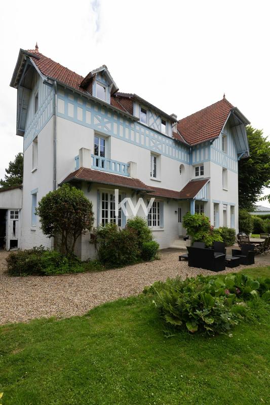 Maison - 283 m² - 9 pièces