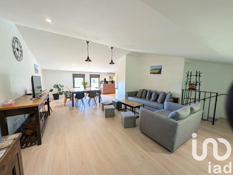 Maison - 279 m² - 9 pièces