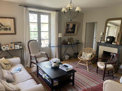 Maison - 253 m² - 13 pièces