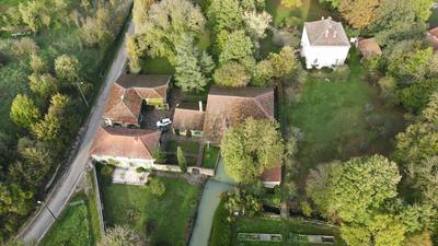 Propriété - 262 m² - 8 pièces