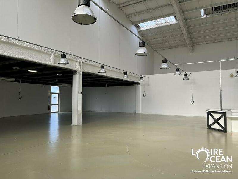 Local commercial - 1 600 m²