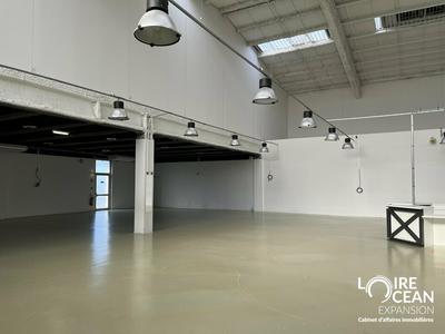 Local commercial - 1 600 m²