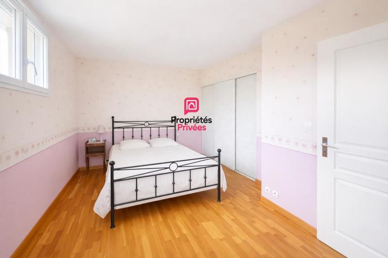 Maison - 221 m² - 8 pièces