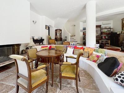 Maison - 245 m² - 6 pièces