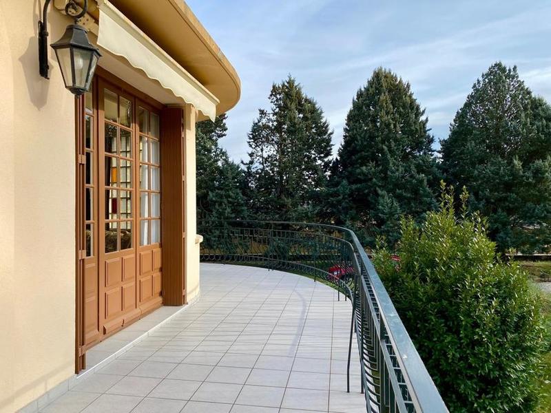 Maison - 384 m² - 9 pièces