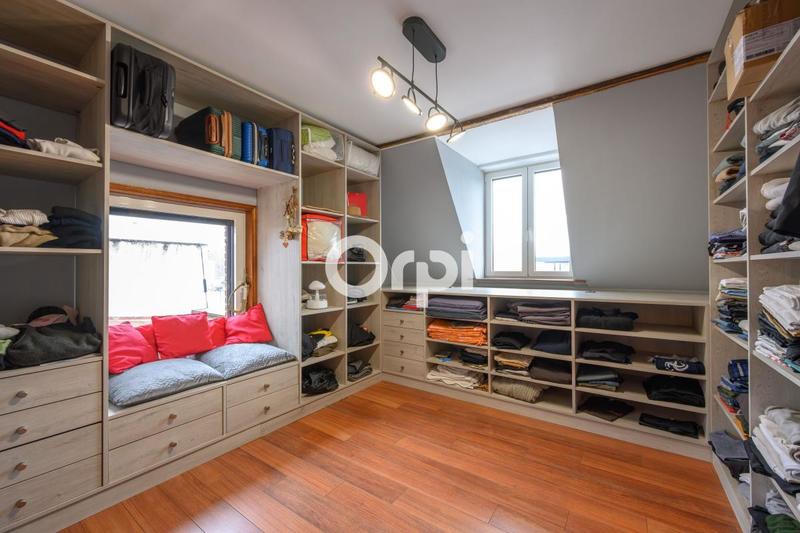 Maison - 250 m² - 6 pièces