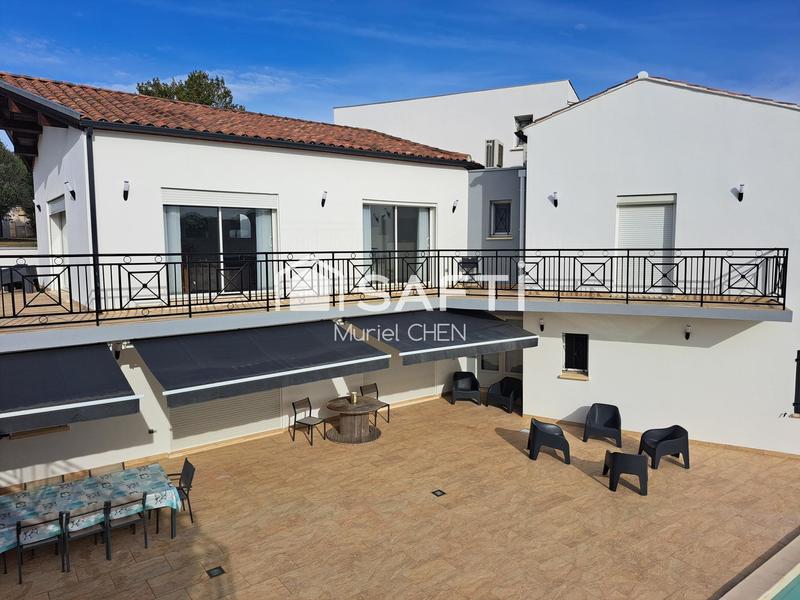 Villa - 321 m² - 10 pièces