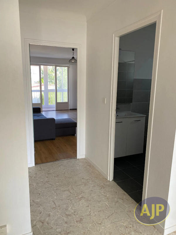 Appartement - 60 m² - 2 pièces