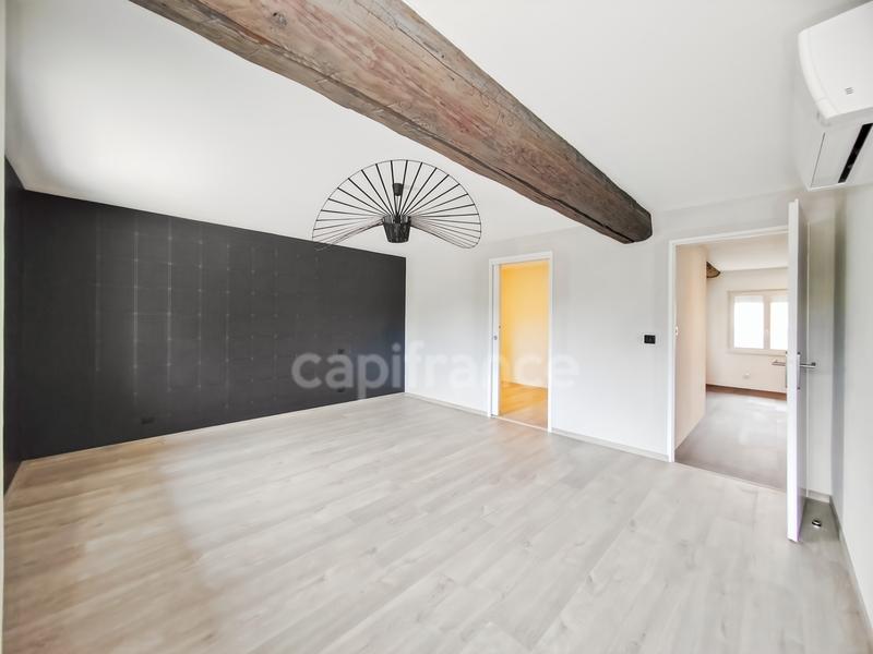 Maison - 230 m² - 9 pièces