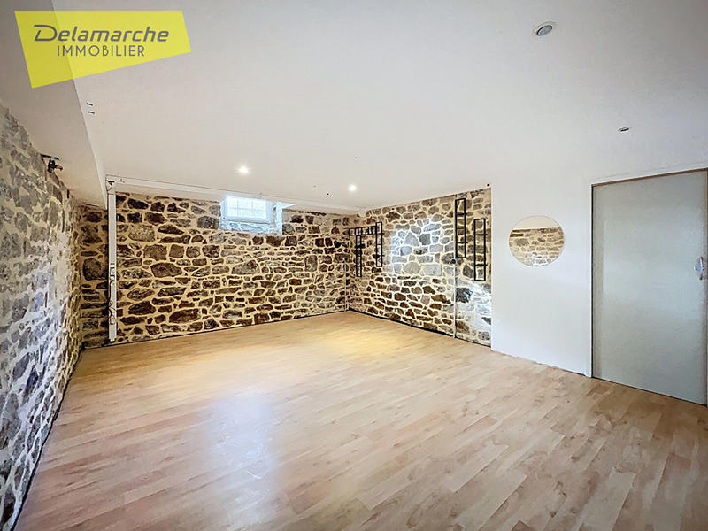 Maison - 216 m² - 9 pièces