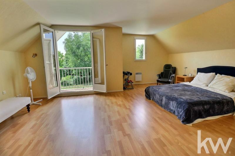 Maison - 240 m² - 9 pièces