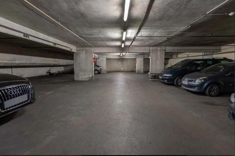 Parking / Garage - 12 m²