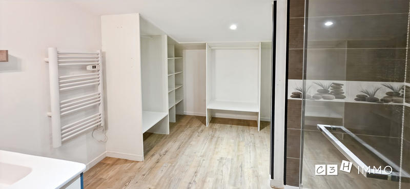 Maison - 233 m² - 6 pièces