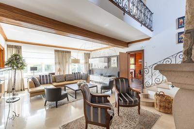 Maison - 280 m² - 10 pièces