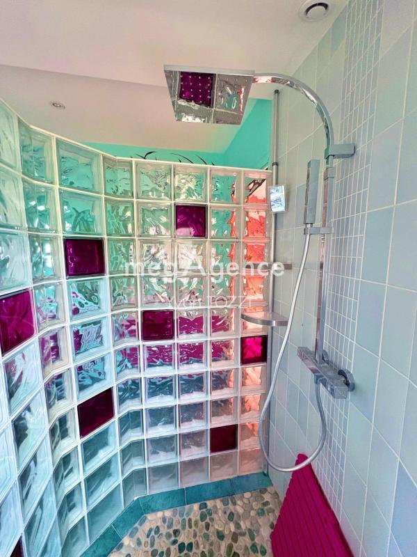 Maison - 330 m² - 10 pièces