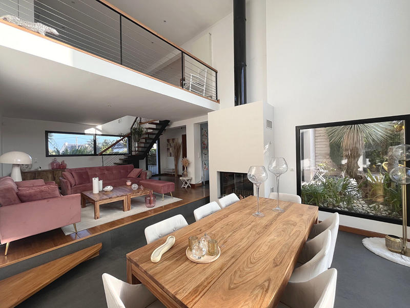 Maison - 214 m² - 8 pièces