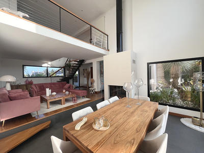 Maison - 214 m² - 8 pièces