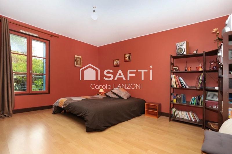 Maison - 290 m² - 8 pièces