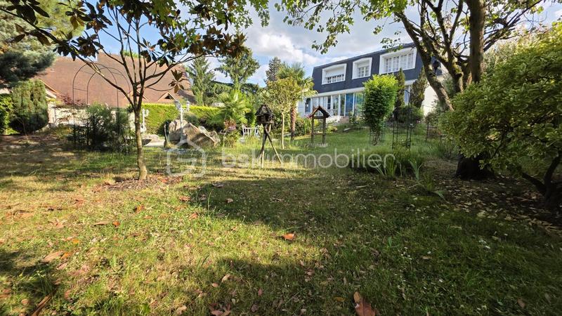 Maison - 262 m² - 8 pièces