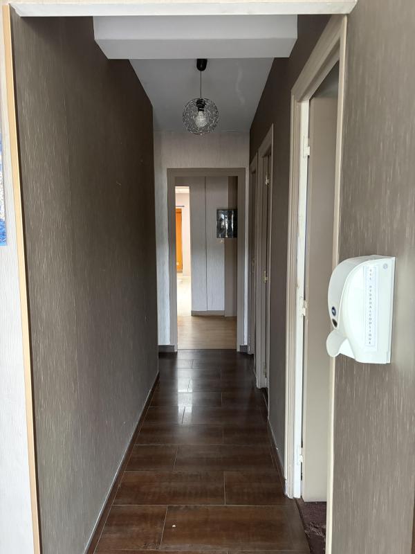 Bureau - 92 m² - 9 pièces