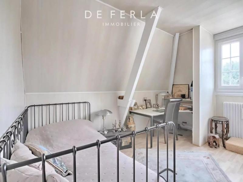 Demeure - 200 m² - 7 pièces