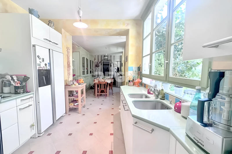 Maison - 290 m² - 11 pièces