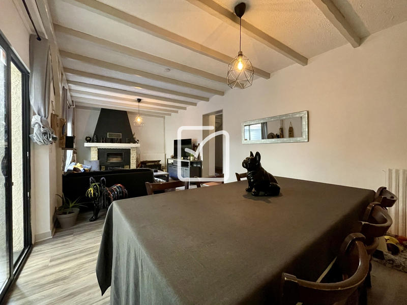 Maison - 285 m² - 10 pièces