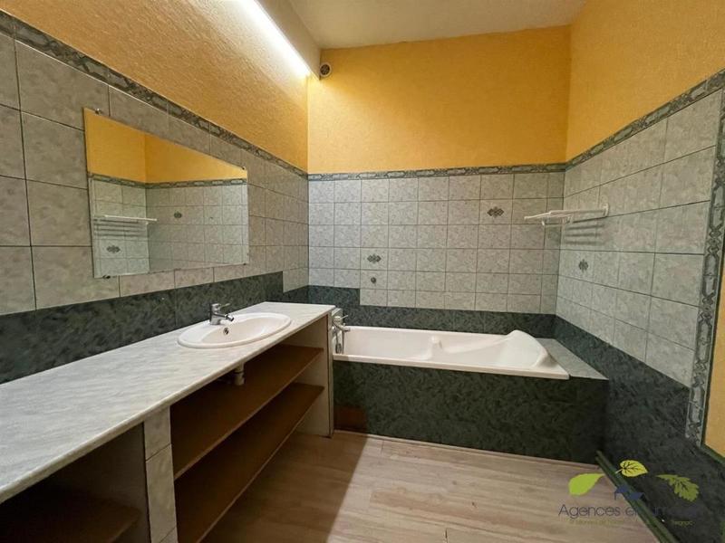 Maison - 222 m² - 7 pièces