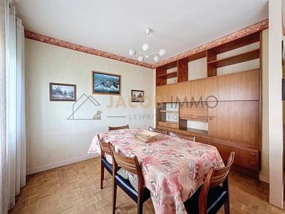 Maison - 93 m² - 5 pièces