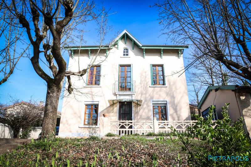 Maison - 250 m² - 8 pièces
