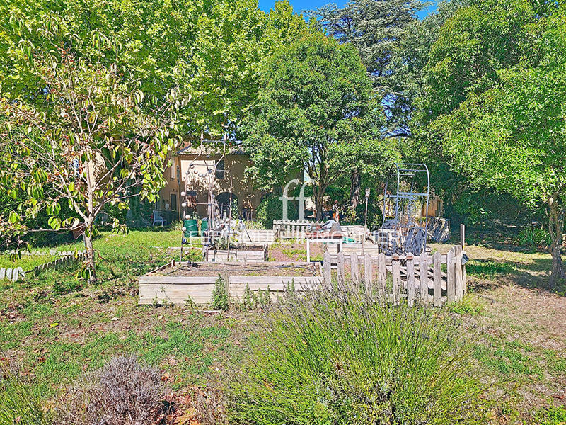 Mas - 353 m² - 10 pièces